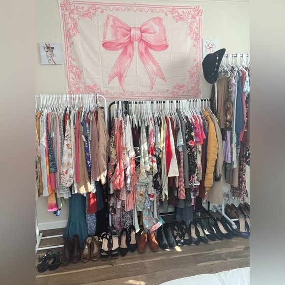 Welcome To My Closet :) - Picture 4 of 7